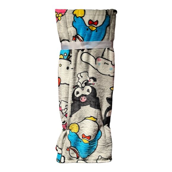 Hello Kitty & Friends Gray Plush Throw Blanket 60x70 Japanese Cartoons Soft NEW - Picture 3 of 5